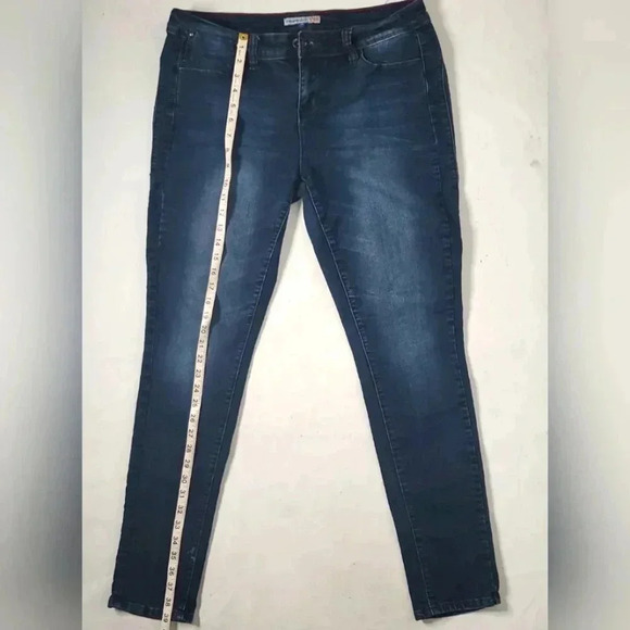 YMI Wanna Betta Butt? STRETCHY High Rise Skinny Denim Jean Sz 15 - Picture 2 of 10